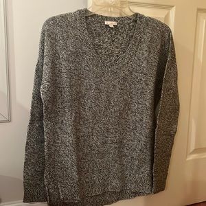 Scoop neck light sweater-grey, white and black